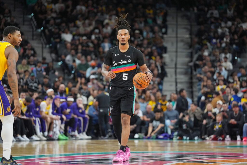 Stephon Castle honors a fan with his game-worn shoes