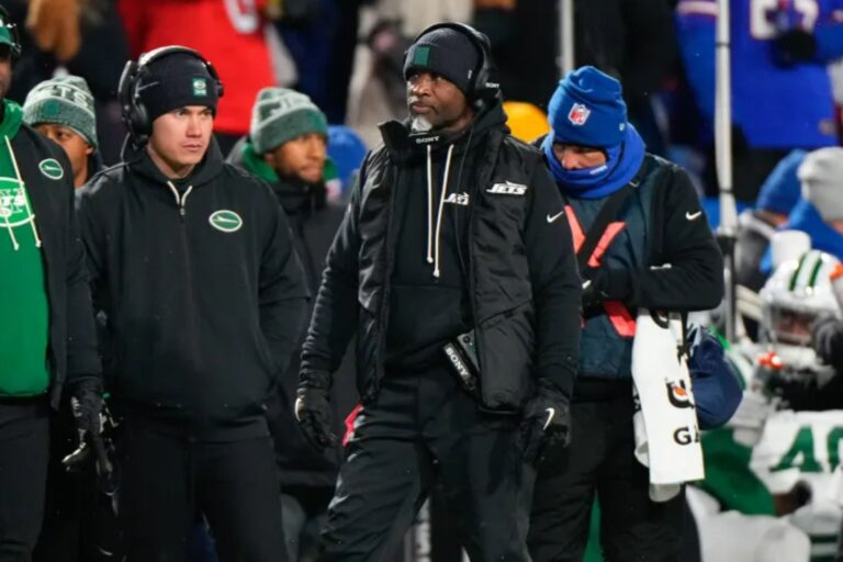 The Aaron Glenn coaching question still looms large over Jets as miserable season ends
