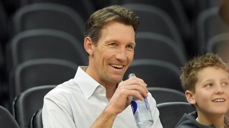 Warriors GM Mike Dunleavy Jr delivers subtle jab at player after reported trade demand