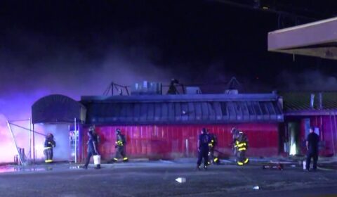 2 firefighters hospitalized after fire at abandoned North Side restaurant, SAFD says