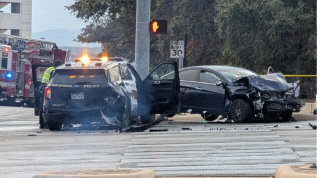3 hospitalized, including 2 police officers, after multi-vehicle crash in Medical Center, SAPD says