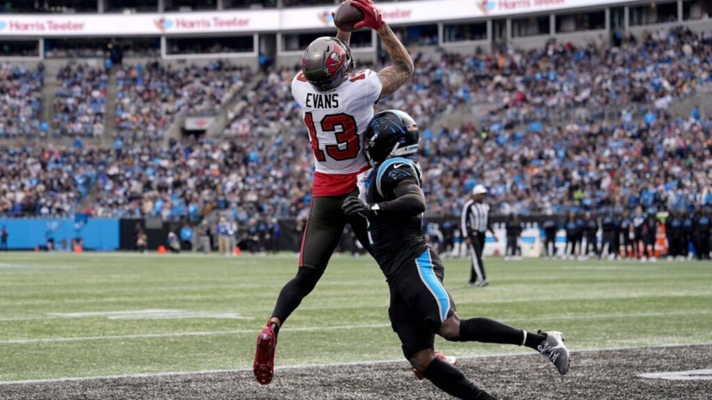 Agent: Buccaneers WR Mike Evans intends to play in '26