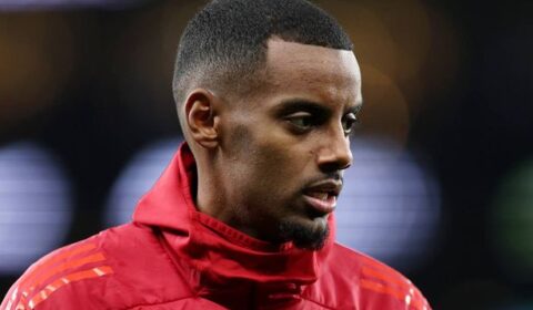 Alexander Isak ‘problem’ message sent as Liverpool awaiting injury return