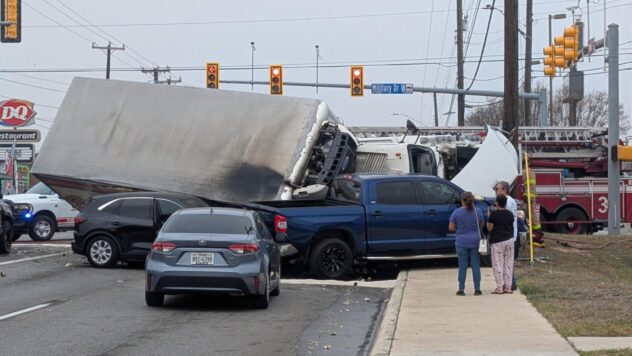 Bill Miller Bar-B-Q truck hit by SAFD truck responding to call on West Side, SAPD says