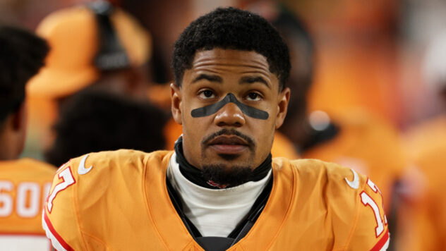 Bucs Pay Veteran Player His Bonus In Kind Gesture