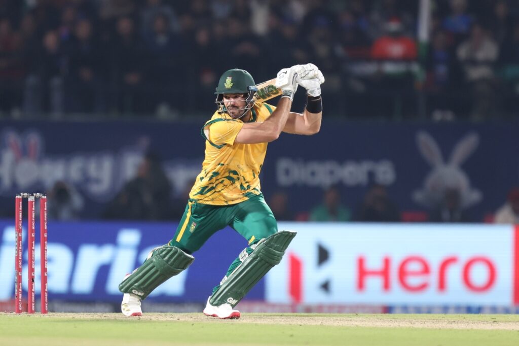 Canada look for early splash against favourites South Africa