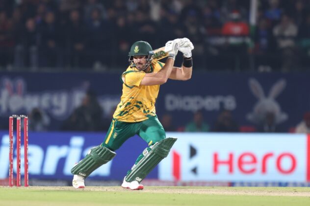 Canada look for early splash against favourites South Africa