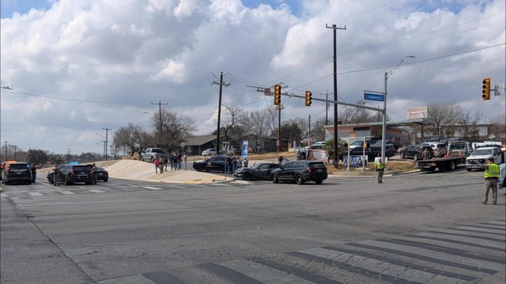 Driver arrested following three-vehicle crash on Southeast Side, authorities say