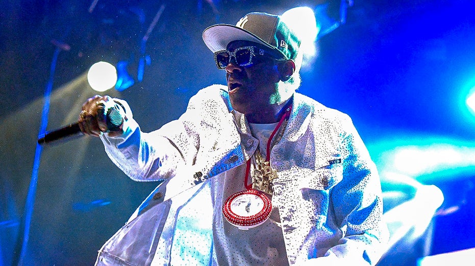 Flavor Flav invites US women's hockey team to Las Vegas for Olympic celebration after Trump snub