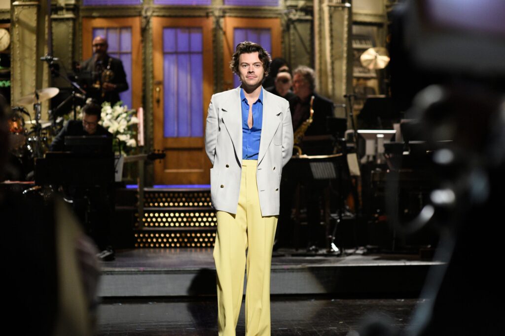 Harry Styles Set to Host and Play SNL