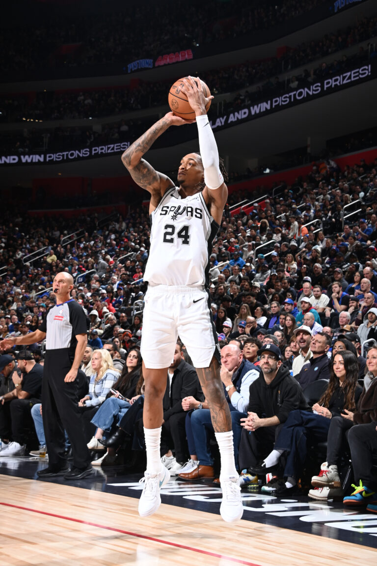 Highlights: Devin Vassell fires off in win against the Pistons