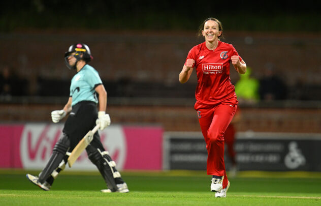 Kate Cross signs new Lancashire contract