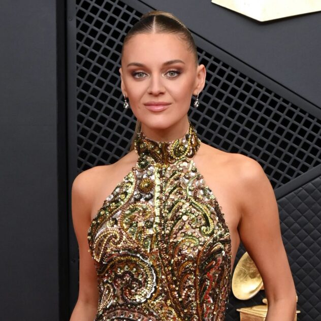 Kelsea Ballerini Debuts Subtle Hair Change After Chase Stokes Breakup