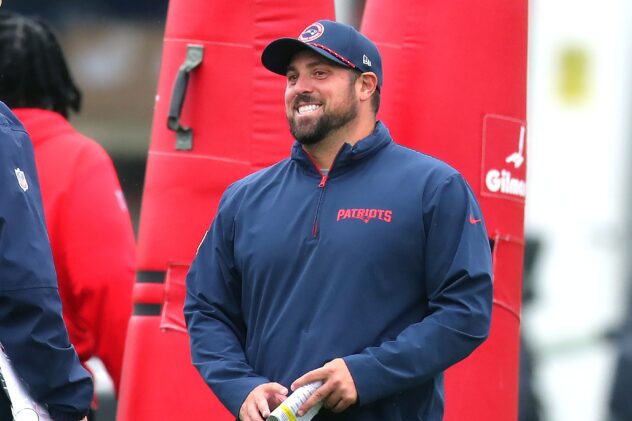 Meet Zak Kuhr, the Patriots ‘mastermind’ who’s earned Mike Vrabel’s trust — twice