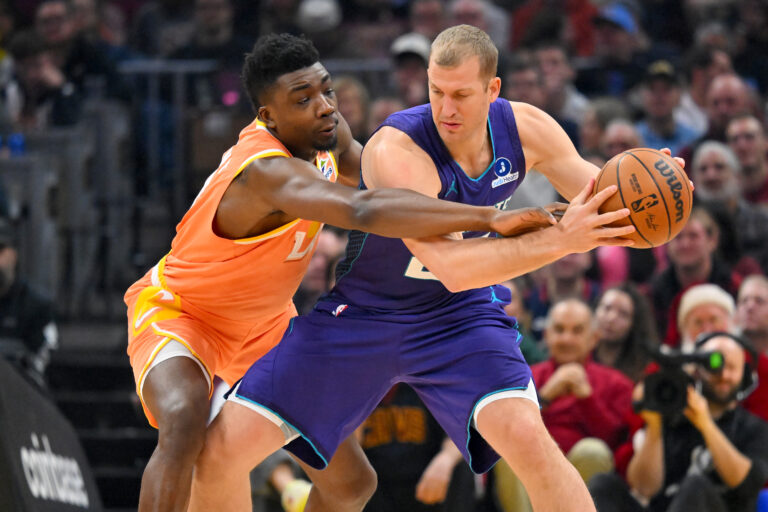 San Antonio signs Mason Plumlee to a 10-day contract