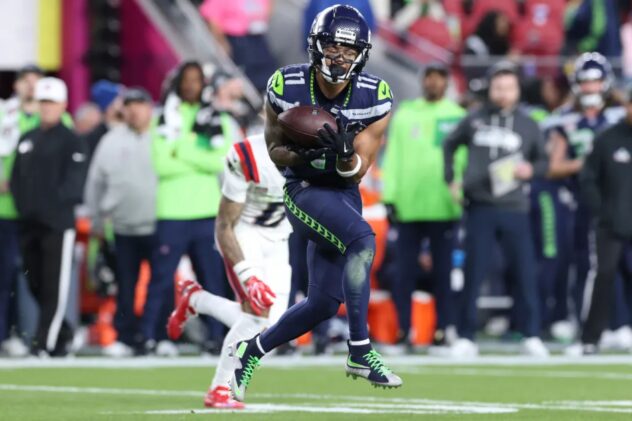 Seahawks’ Jaxon Smith-Njigba briefly exits Super Bowl 2026 for concussion test