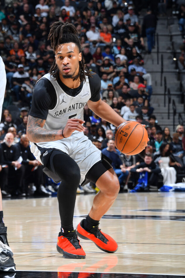 Spurs make easy work of the Mavericks