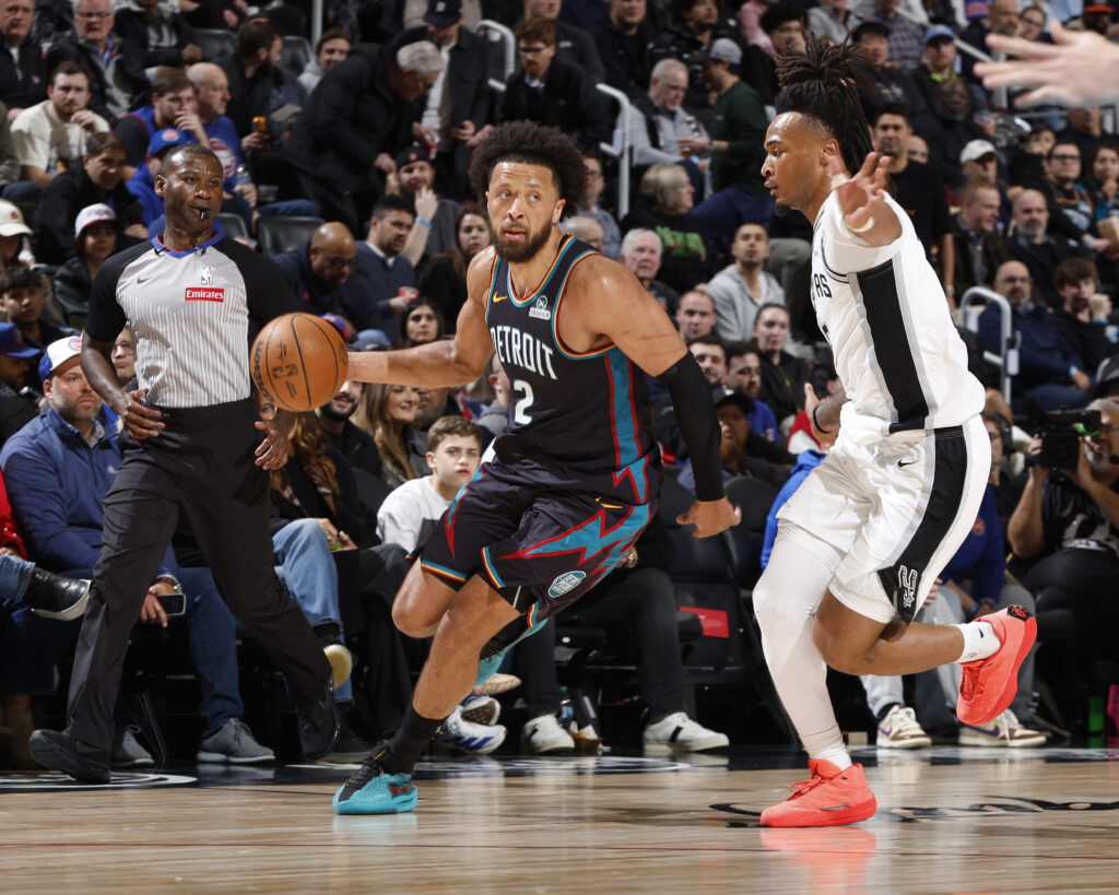 Spurs never flinch in impressive win over physical Pistons