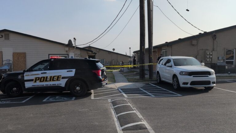 Suspect flees Northeast Side apartment complex after shooting man multiple times, SAPD says