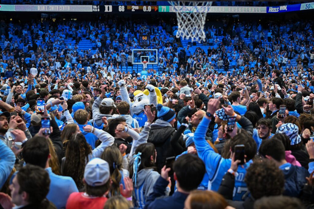 UNC fans prematurely storm court after game-winner just before buzzer vs. rival Duke in wild scene