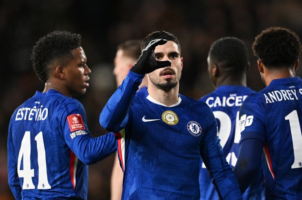 What Chelsea star said to Pedro Neto in Hull confusion after Liam Rosenior two-word verdict