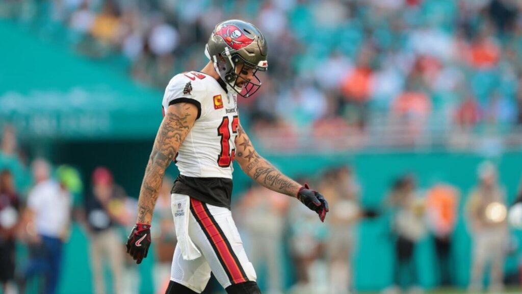 Aqib Talib Says WR Mike Evans 'Is Done With the Whole Building' in Tampa Bay