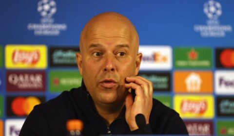 Arne Slot hits back at Jamie Carragher for calling Liverpool ‘team of individuals’