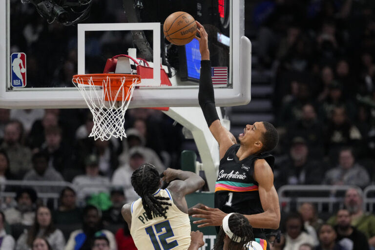 Box Grades: Spurs Notch Eighth Straight Win in Yet Another Blowout