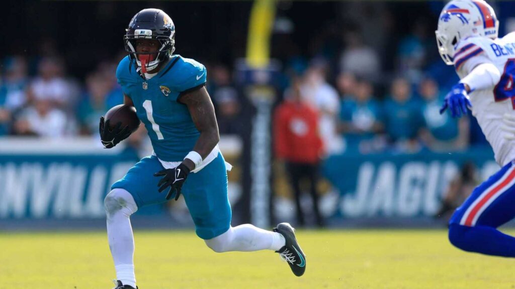 Broncos & Chiefs Vying To Sign Jaguars RB Travis Etienne