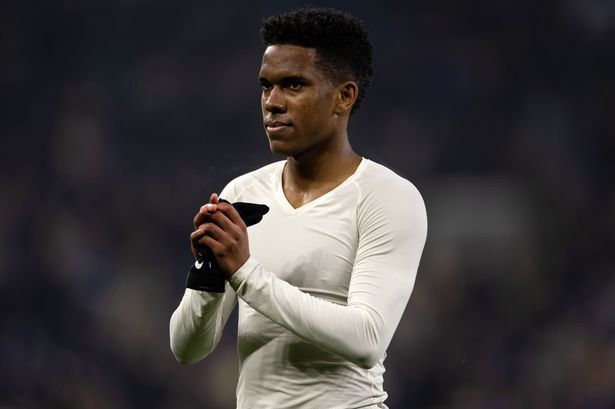 Chelsea set for Estevao Willian injury boost in 15-player update