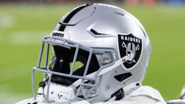 Former Raiders OL Barret Robbins dies at 52