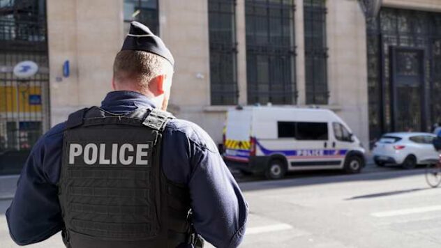 French police thwart a suspected bombing outside a Bank of America building in Paris