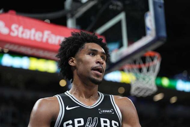 Harper scores 22, Spurs rebound from 1st loss in 12 games to romp past 76ers 131-91