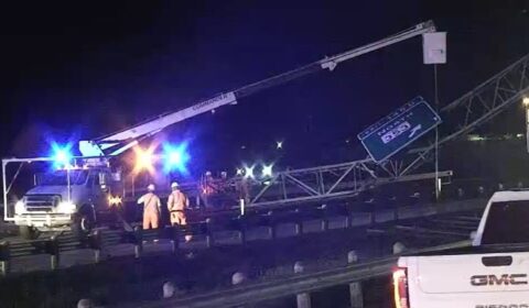 I-35 on Southwest Side closes for hours after 18-wheeler crash, SAPD says