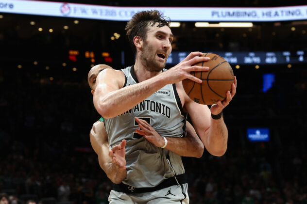 It’s time for Basketball: San Antonio Spurs vs Boston Celtics