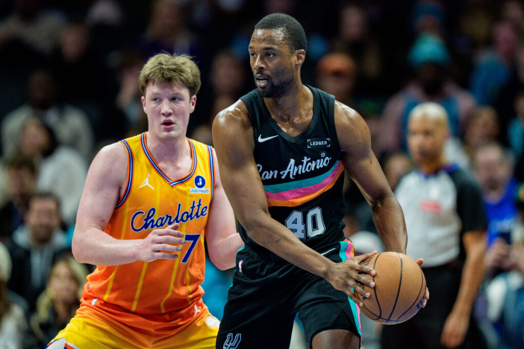 It’s time for Basketball: San Antonio Spurs vs Charlotte Hornets