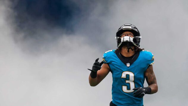 Jaguars Free Up $3.76M in Cap Space via Jakobi Meyers Restructure