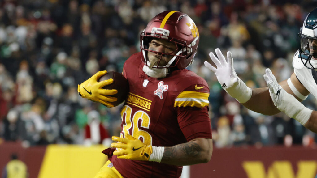 Jaguars Sign Chris Rodriguez Jr. to Replace Travis Etienne
