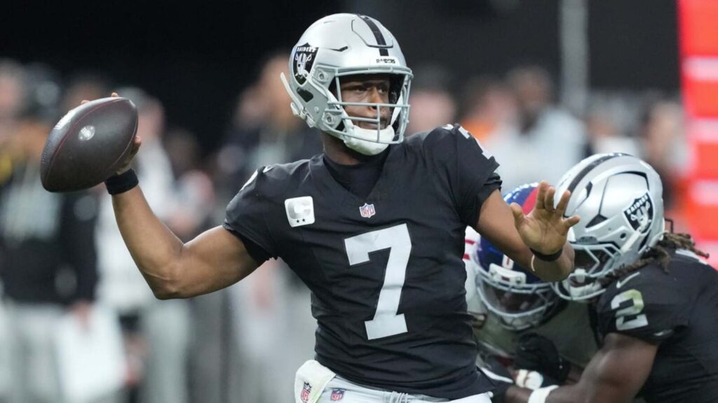 Jets reportedly reacquire QB Geno Smith in trade with Raiders