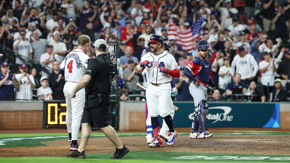 Kyle Schwarber leads Team USA to 9-1 World Baseball Classic win over Britain