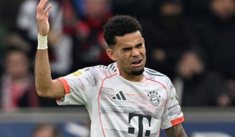 Luis Diaz in another moment of madness as ex-Liverpool star at center of red card chaos