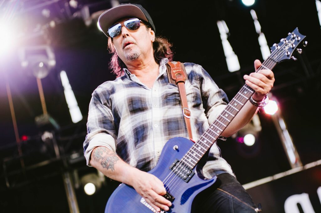 Motörhead Guitarist Phil Campbell Dies at 64