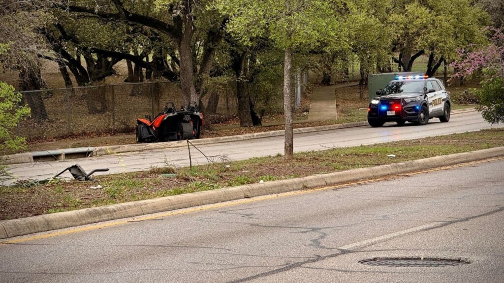 Polaris Slingshot driver dies at hospital after Northwest Side crash, SAPD says