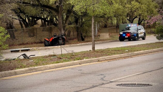 Polaris Slingshot driver dies at hospital after Northwest Side crash, SAPD says