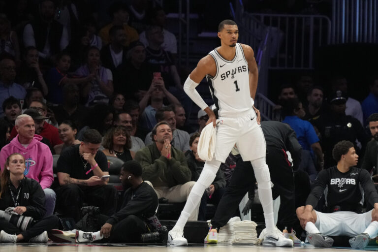 San Antonio vs. Miami, Final Score: Spurs sizzle in road victory over Heat, 136-111