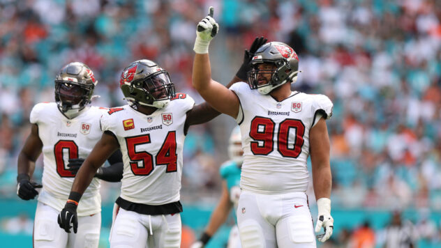 Texans To Sign DE Logan Hall