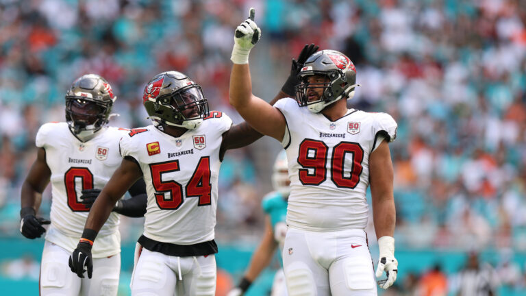 Texans To Sign DE Logan Hall