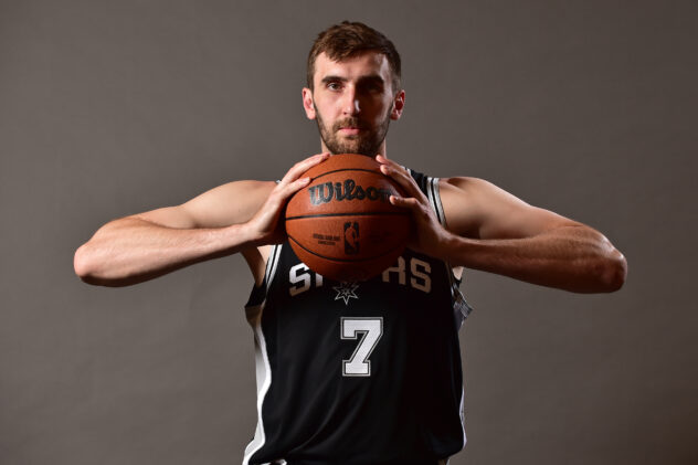 The story behind Luke Kornet’s blog