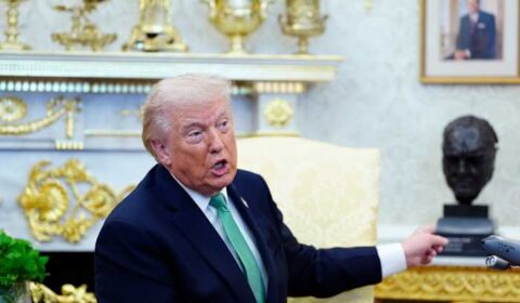 Trump postpones his China trip to focus on the war in Iran