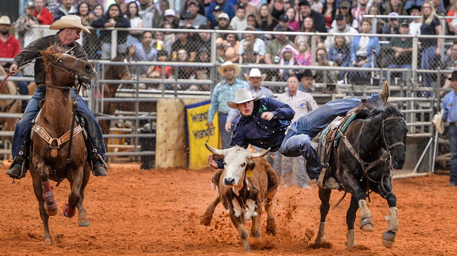 Trump welcomes PRCA, WPRA champions at White House in return of rodeo tradition